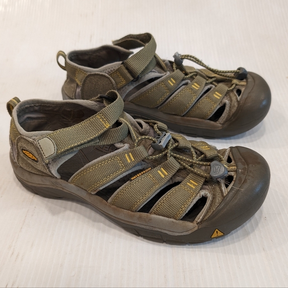 KEEN Newport H2 Khaki Olive Closed Toe Waterproof Hiking Shoes - Picture 9 of 14